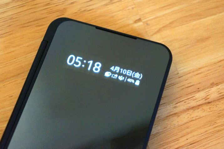 �uLG�f���A���X�N���[���v�̕\�ʂɂ́A���v��ʒm�Ȃǂ�\�����郂�m�N���̏��^�f�B�X�v���C���z�u�����