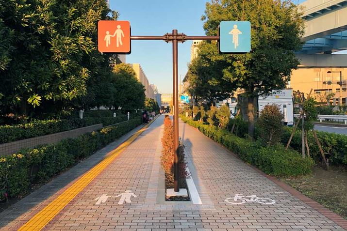 �L�߂̕����ɂ́A���]�Ԃ��ʂ郌�[�����݂����Ă���Ƃ���������Ă���