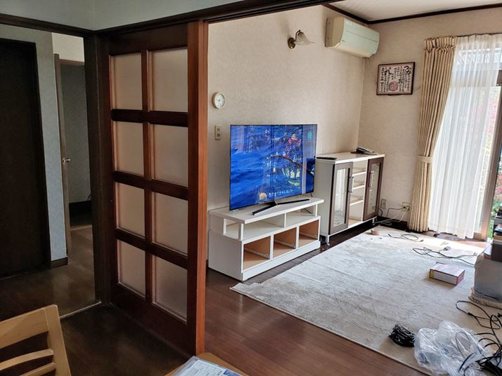 �L�@EL�͎���p���L���A�}�p�x�ɂȂ�L�b�`�������猩�Ă���ʂ̓N�b�L��