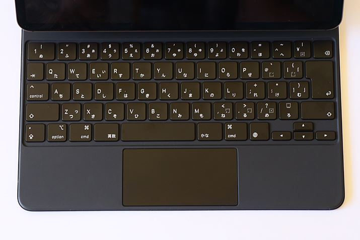 Magic Keyboard̃L[sb`͎17mm18mmBL[gbv傫ARɃ^CsOł