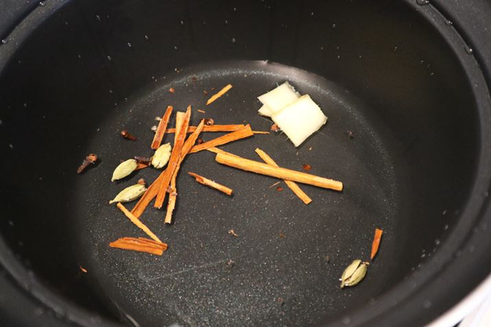 ViAN[u͌yōӂAJ_̓TĂ܂