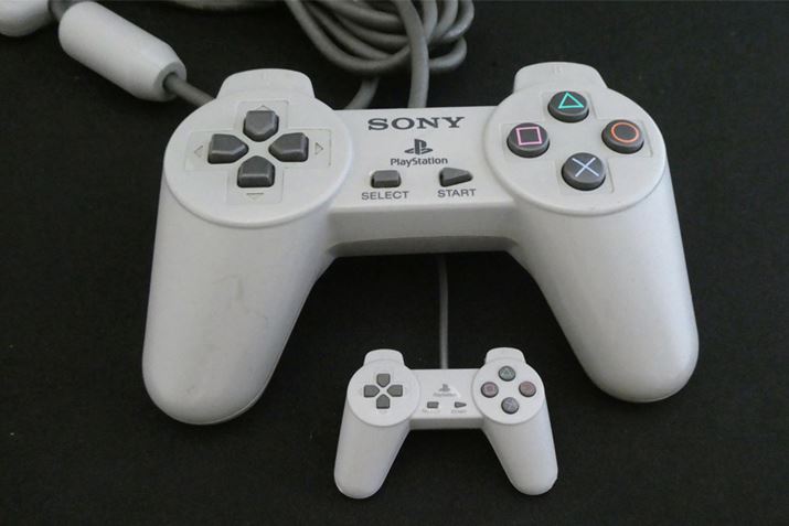 Ɠ̌`̃Rg[[B{^̖͗l̓V[ōČ܂