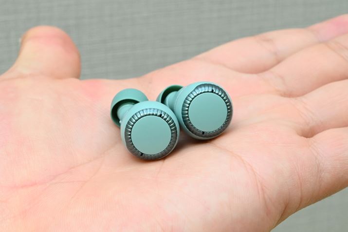 ̂QfɔׂƁACz{̂͂ȂRpNgɎdオĂ