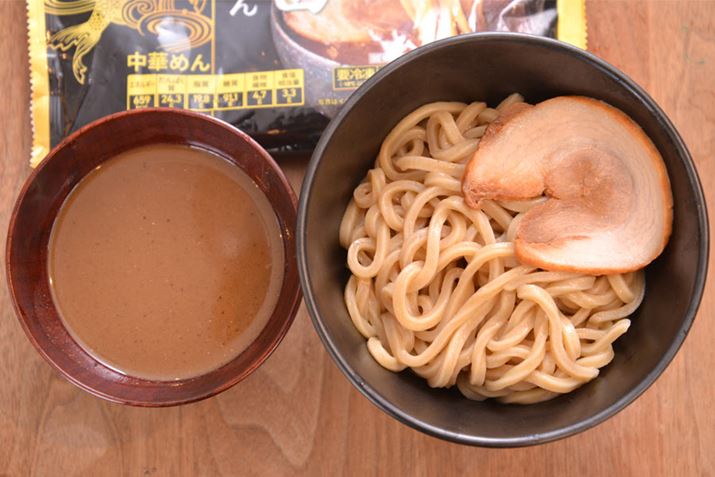 ނ̓`[V[݂̂łAޗɎO؂gĂāAԂ̑݊sJC`