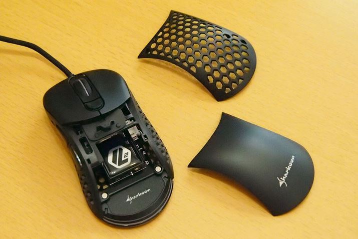 �g�b�v�J�o�[�͎�O���̒[����Ɏ����グ�邱�ƂŊȒP�ɊO�����Ƃ��ł��܂�