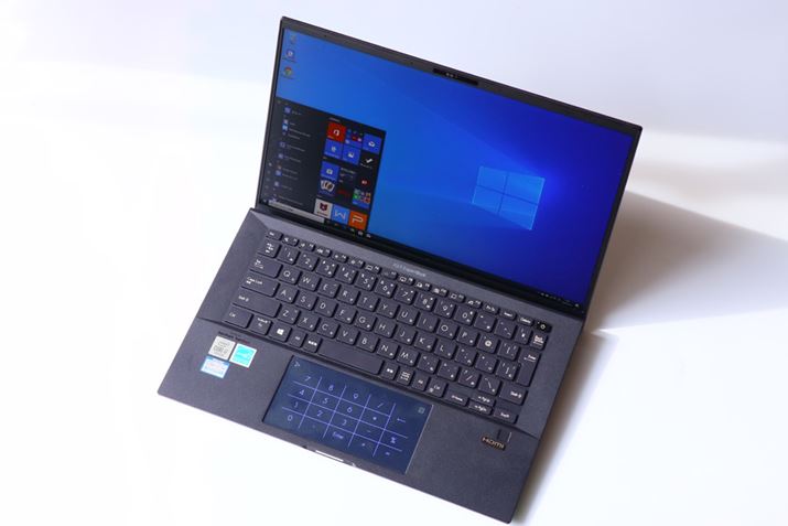 14^m[gp\RƂĂ͐EŌyʃNXExpertBook B9B̏dʂ͖870g