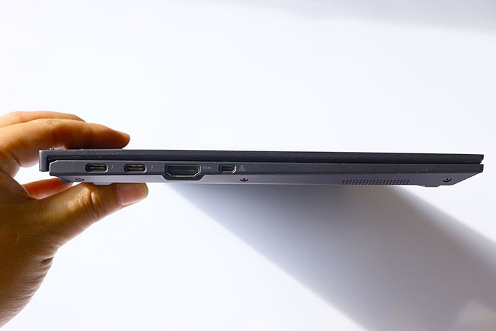 ^{fBAThunderbolt 3|[gAHDMIóAType-AUSB 3.1|[gȂǂ