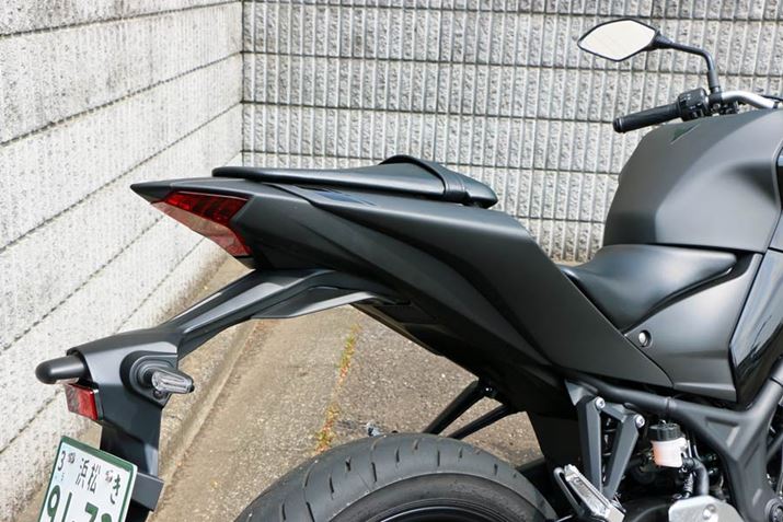 �e�[�������v��E�C���J�[��LED�ƂȂ�A�X�����Ȉ�ۂ�