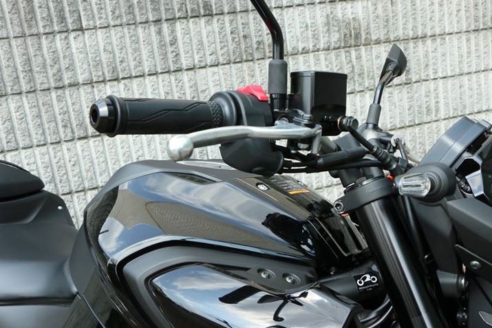 �n���h�������]�����f�����40mm�A�b�v�B����̂��N�������C�f�B���O�|�W�V�����ƂȂ�