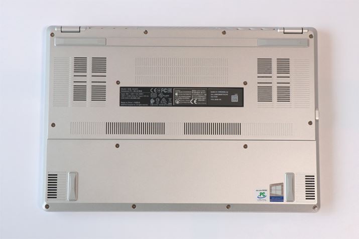 ʂ̃J[̓Vo[BzCƔrCAɃXs[J[̂ߒʂ͌