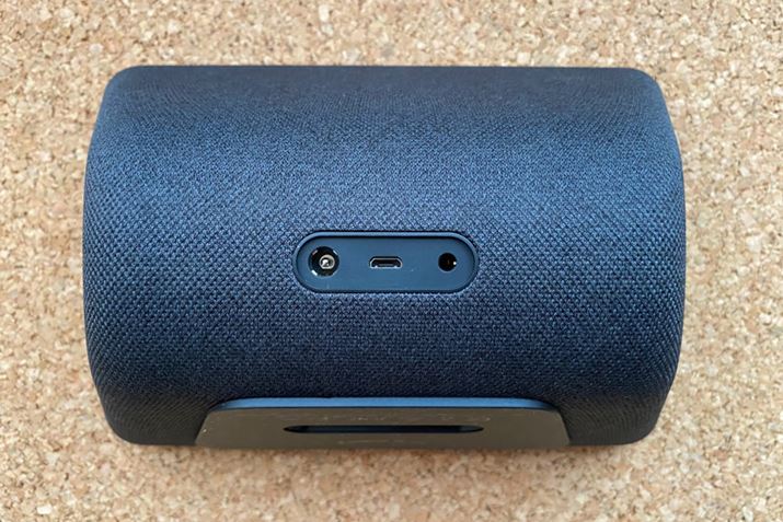 wʂɂACA_v^[̍ƃeiXpUSB[qAo͗p3.5mm[q