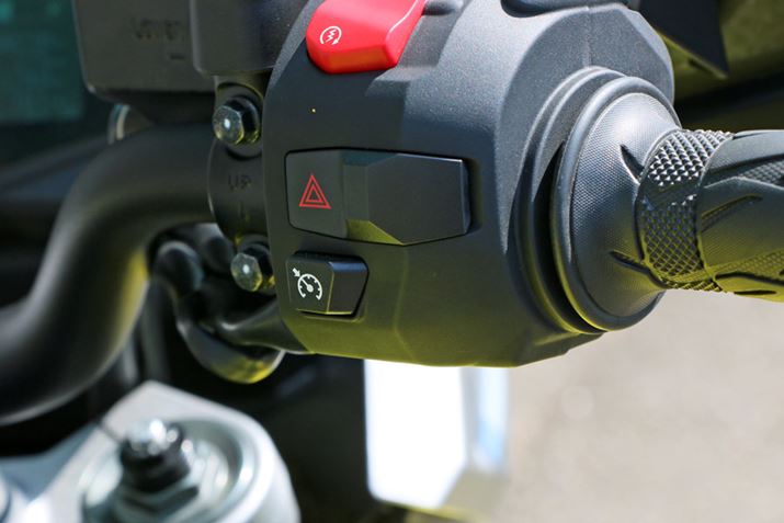 E葤ɂN[YRg[̃{^́uXTv݂̂̑