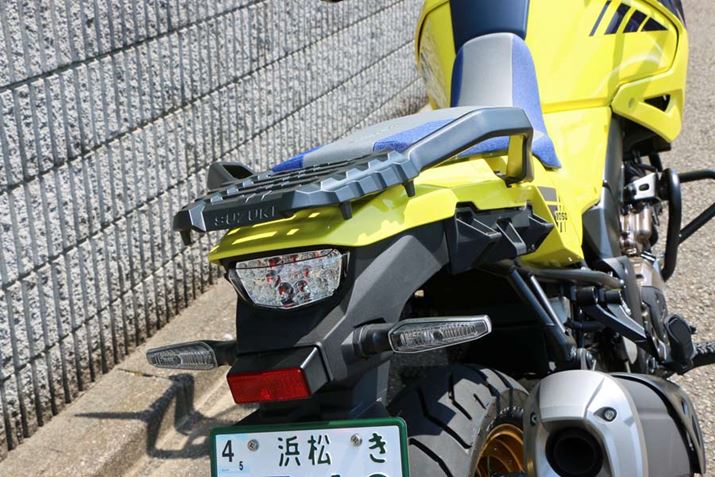 uXTvɂ̂݁ANAYLEDECJ[𑕔