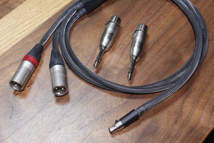 u104BT-Y3vƂ́AAstell&KernXLRϊP[uXLR|TRSϊvOgݍ킹Đڑ