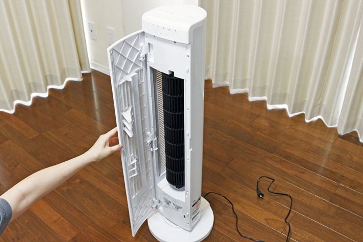 EF-D913W�͑O�ʂ̃J�o�[���J������悤�ɂȂ��Ă���A�J����ƃt�@�����I�o���܂�