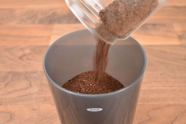 o@͂ăVvB܂A{̃^N̖ڐ܂ŃR[q[i175gjBה҂̃R[q[gpƃtB^[ɋl܂Ă܂\邽߁Ae҂̎gpĂ