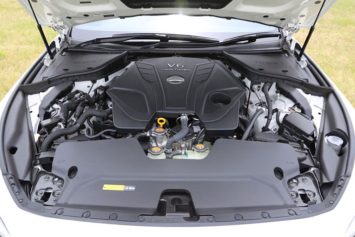 YuXJCC 400RvɓڂĂuVR30DDTTvV^6CcC^[{GW