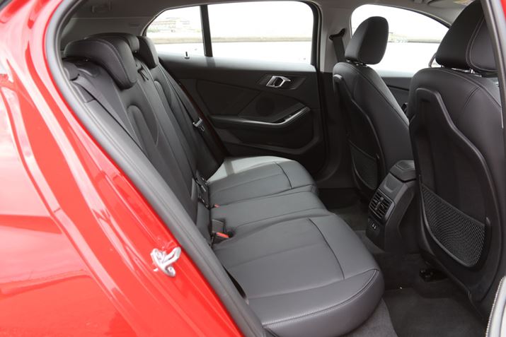 V^u1V[Yvł́AȂ̑ԂƔׂ40mmg傳ĂAZ߂Ă