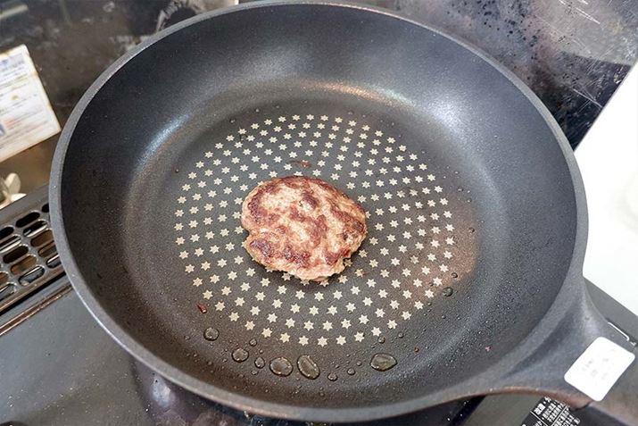 łڂtAЂԂ悤ɃvXȂĂ