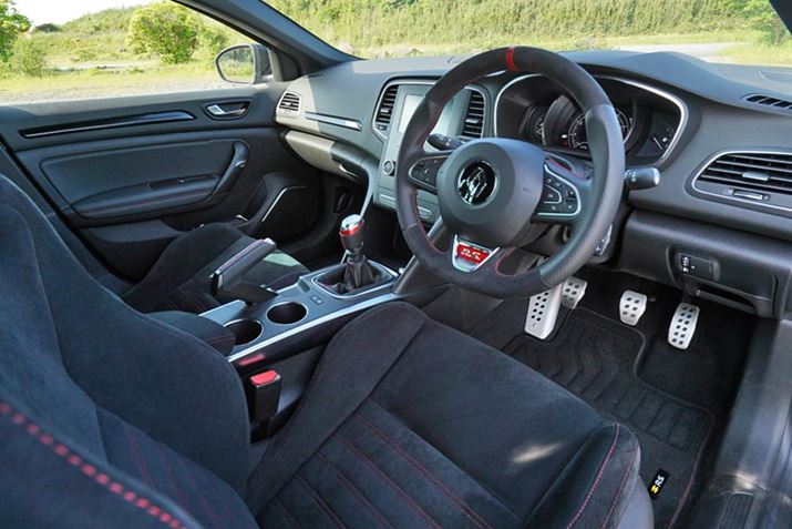 ���m�[�E���K�[�k R.S. �g���t�B�[�@�^�]��