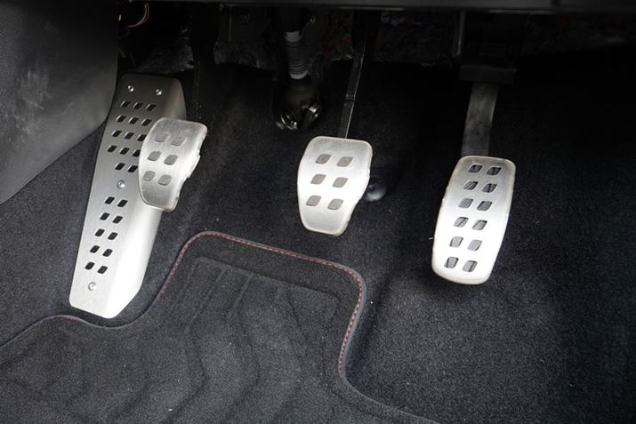 ���m�[�E���K�[�k R.S. �g���t�B�[�@�y�_��