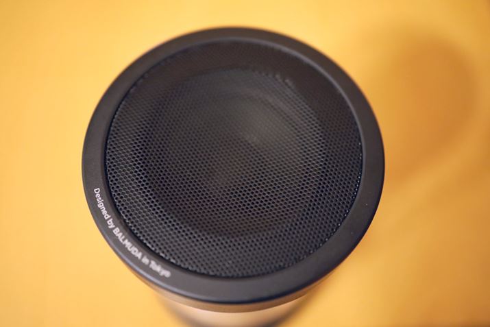 BALMUDA The SpeakeŕAXs[J[ɔzu݌vB̂܂܏Ɍĉo