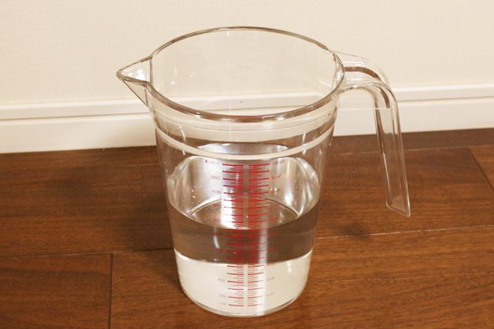 r^N̐vʃJbvɓAꂽ̗ʂ`FbNĂ݂1100ml̐܂Ă܂