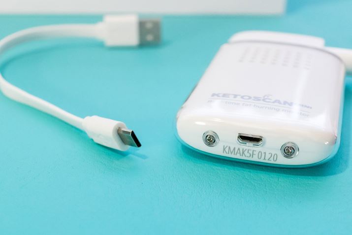 [d͕tmicro USBP[uōsB[dԂ͖30Bt[dŖ50gpł