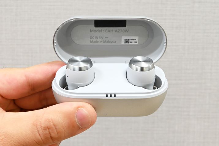 pP[X̓I[\hbNXȃNVF^CvB㕔Ƀ^bNp[c̗pA