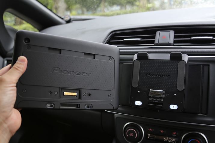 Eԗɑgݍ܂ꂽCjbǵuFH-7600SCvŁAɎĂ̂uSDA-700TABv̔w