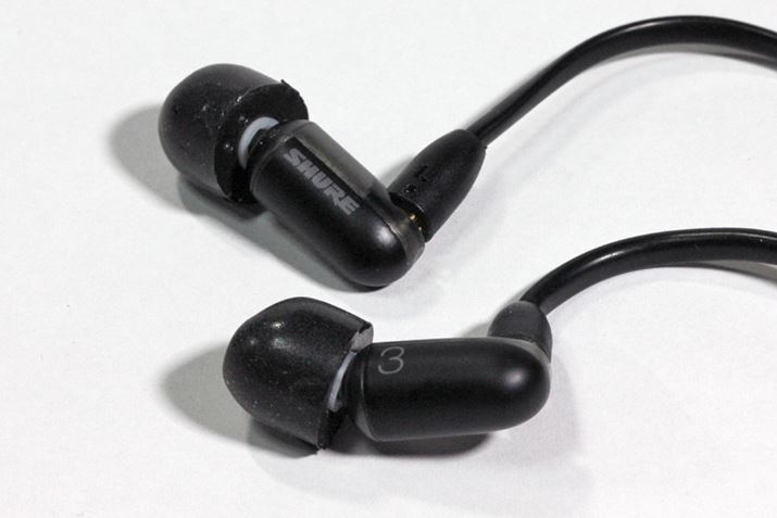 ShureuAONIC 3vBJ[oG[V̓ubN1F̂݁Bsz艿i21,800~Oゾ