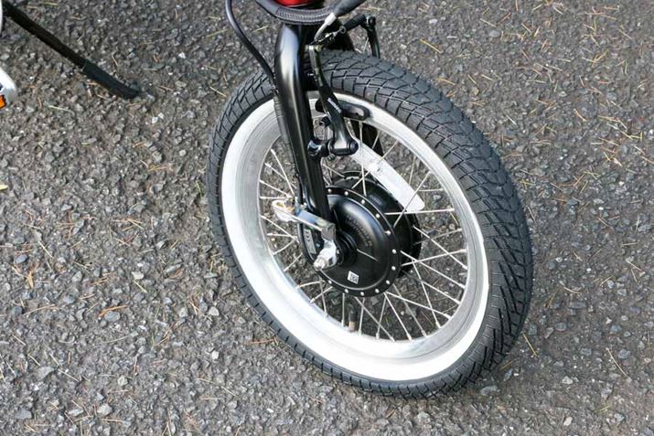 ^CTCY͑OƂ16×2.25C`Bał͂邪A߂̃^CŃGA{[͑傫