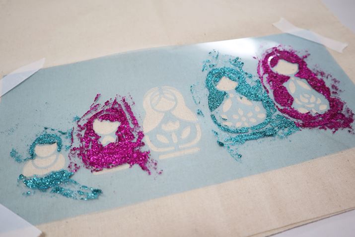 ŏɐF߂ĂāAFƂɓhĂ̂߂ł