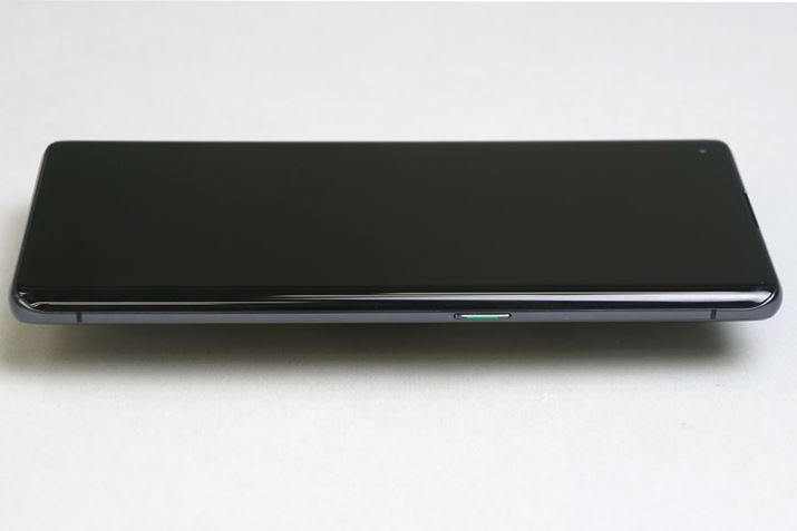 Eʂɓd{^zuBȂA{[{^͔Α̍ʂɔzu