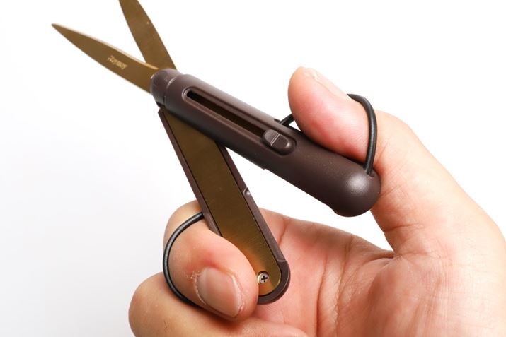 i̓{fBɎ[Ăuxg[vvBwɊt悤ɃtBbĝŁA͂₷ł