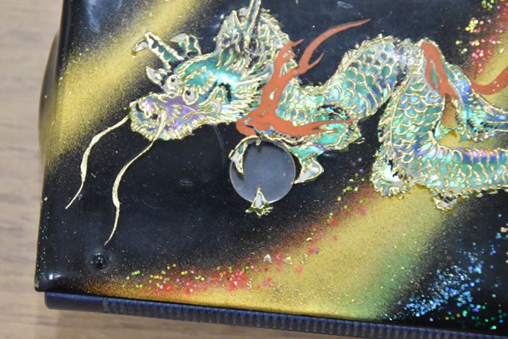 ̋ʂɒځBA܂܂ȐFɌdlƂȂĂ