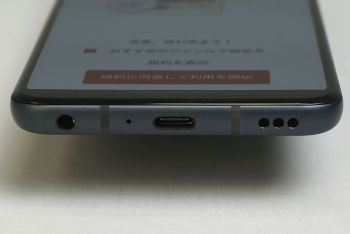 �{�f�B���ʂɃw�b�h�z���[�q�ƁAUSB 2.0�Ή���USB Type-C�|�[�g�𓋍ڂ���