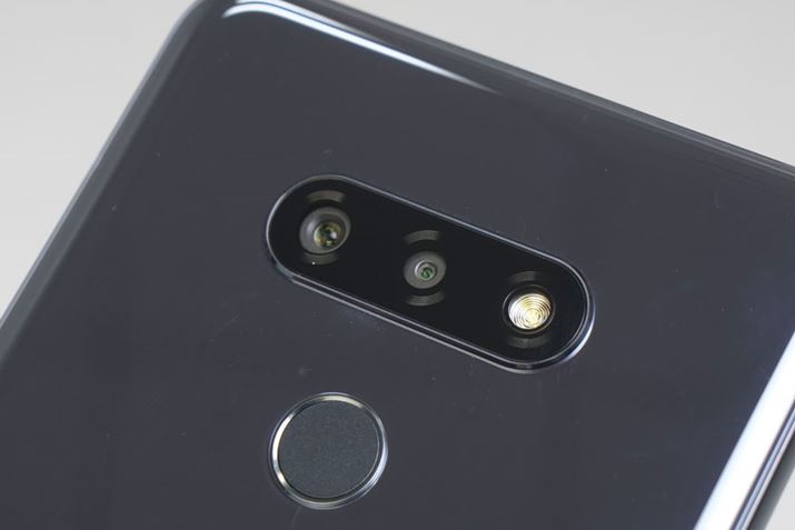 ���C���J�����͕W���ƒ��L�p�Ƃ����g�ݍ��킹�̃f���A���J������