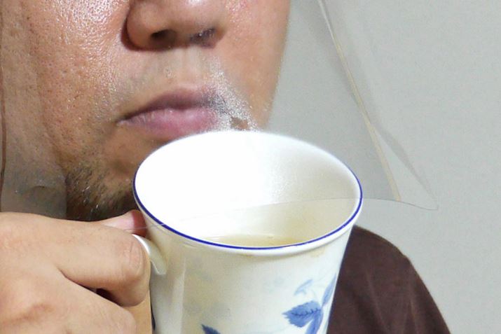 ���ʂ̃t�F�C�X�V�[���h�̏ꍇ�A�Ă̒�A���C�Ō��\�������Ă��܂�