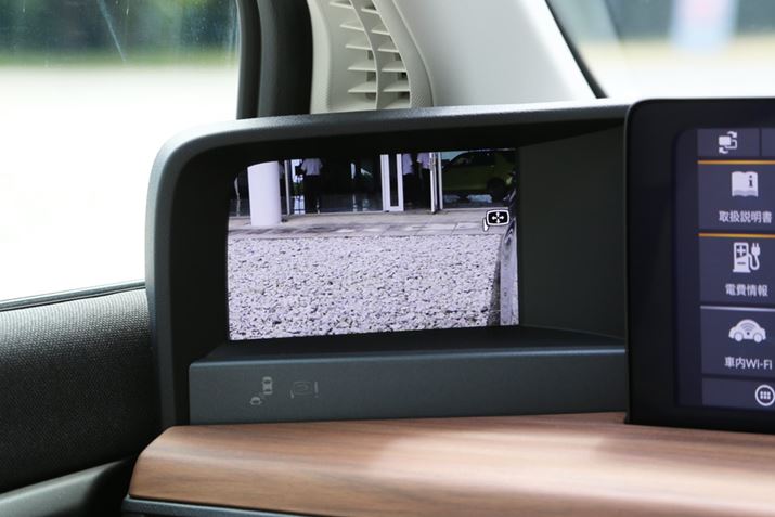 ԓɂ́uTChJ~[VXev̉tj^[AEɂЂƂĂ