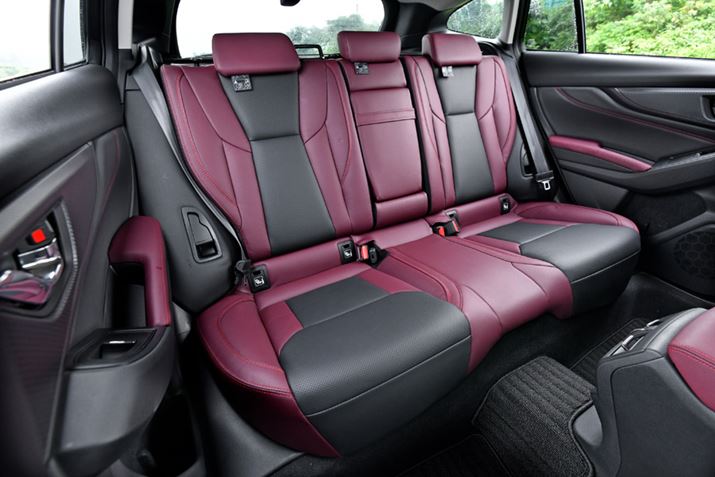 V^uH[OṽtgV[gƃAV[giSTI SportO[hj