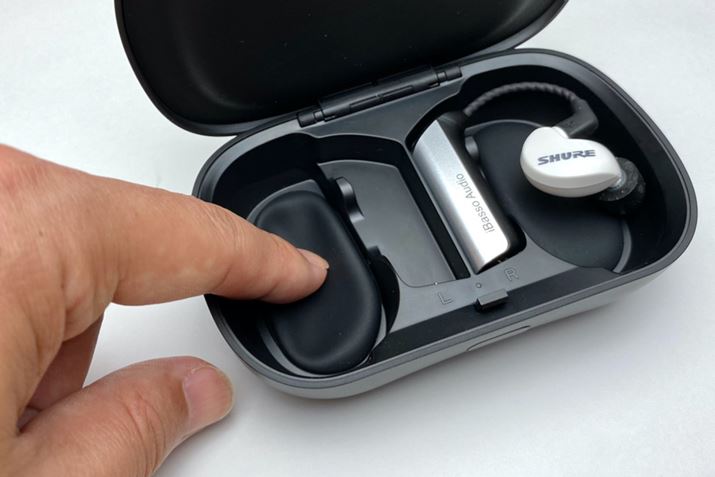 [dP[X̓VʁEʂɂ́ANbV̂VR\Ă