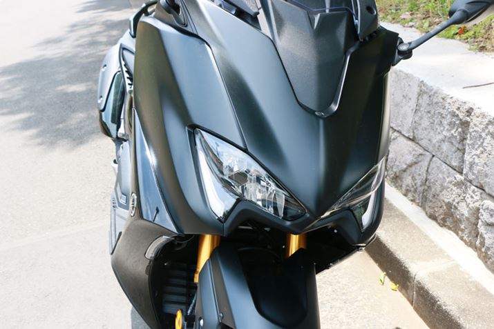 LED4ƂȂwbhv͔͂AbvBECJ[ɂ̓RpNgLED3^Cv𑕔Ă