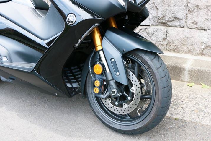 TMAX560tgtH[N|ɁB^CTCY120/70R15M/C