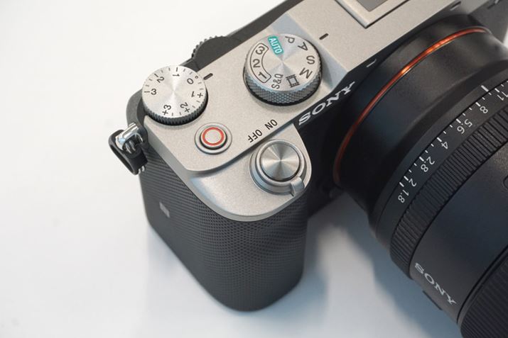 MOVIE{^͓Vʂ̃Vb^[{^̋߂ꏊɐݒuĂ