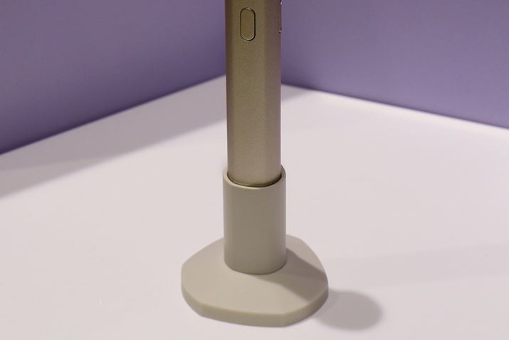 �e�[�u���Ȃǂɗ��ĂĎB�e�ł���ȈՃX�^���h���t��