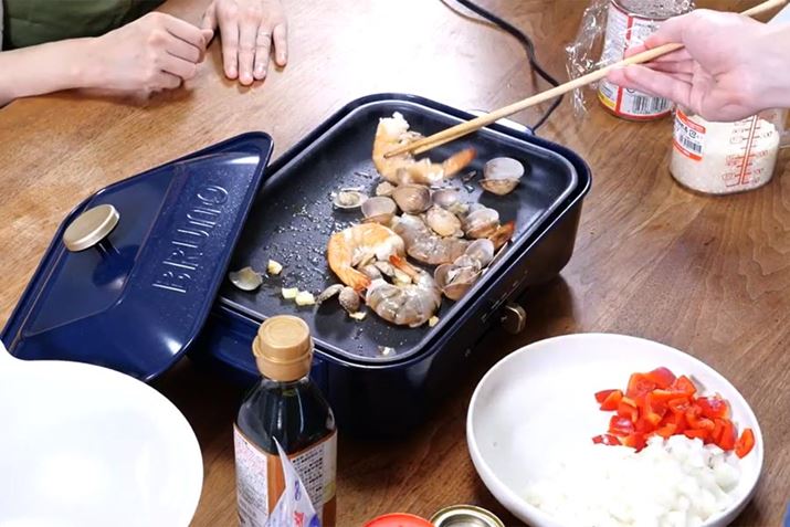 ܂AI[uICЂăjjN𓊓AGrƃATu߂܂