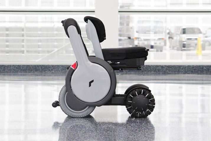 2015NɊJÂꂽ[^[V[ɂoWAڂW߂uWHILL Model Av4֋쓮B7.5cm܂ł̒i∫Hjł鑖sBōx6km/hŁAXΊp10°܂ł̍⓹o邱Ƃ\Bi995,000~iېŁj