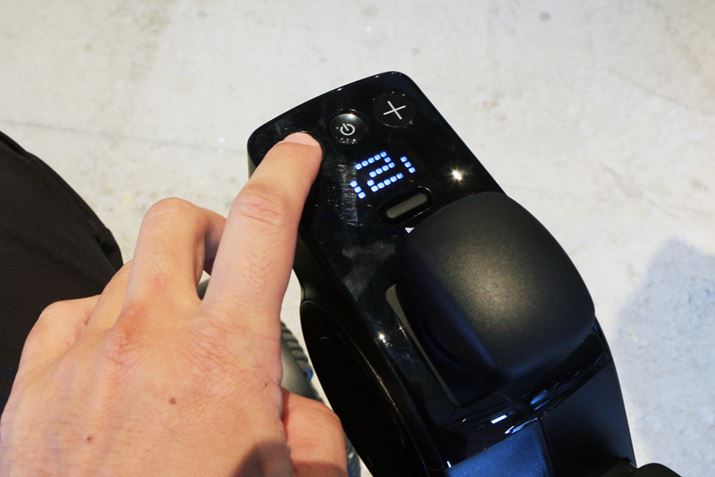 Rg[[߂ɂ{^ŁA4iKŐ؂ւł鑖sx̐ݒd̃I/Its