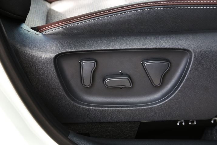 uXNXvZO[hƃnCubhZO[hɍ̗pĂudp[V[gṽXCb`B]̃XCb`ƔzuقȂقA슴쓮ȂقȂ̂Œӂ